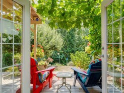 3960 Arlene Pl Saanich, BC V8Z 6H9