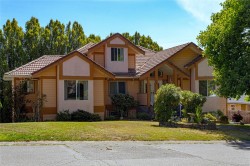 897 Maltwood Terr Saanich, BC V8X 5G2