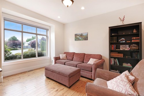 1302 Ocean View Ave, Comox, BC 