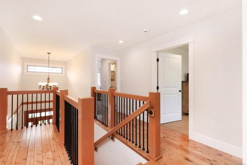 1302 Ocean View Ave, Comox, BC 