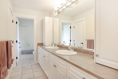 1302 Ocean View Ave, Comox, BC 