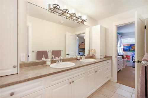 1302 Ocean View Ave, Comox, BC 