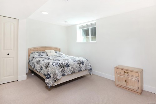 1302 Ocean View Ave, Comox, BC 