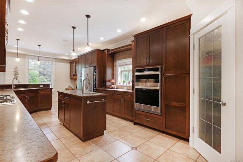 1302 Ocean View Ave, Comox, BC 