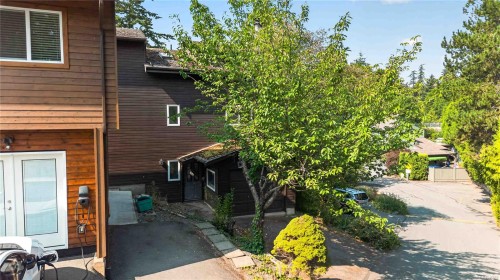 4 Demos Pl, View Royal, BC 