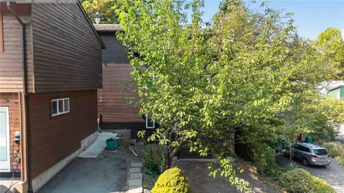 4 Demos Pl, View Royal, BC 