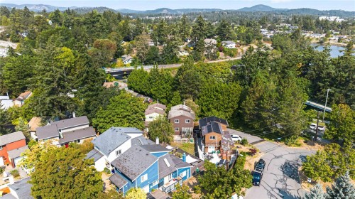 4 Demos Pl, View Royal, BC 