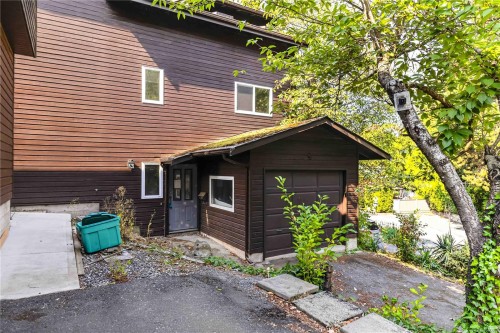 4 Demos Pl, View Royal, BC 