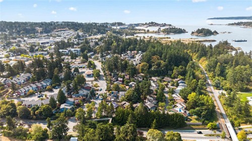 4 Demos Pl, View Royal, BC 