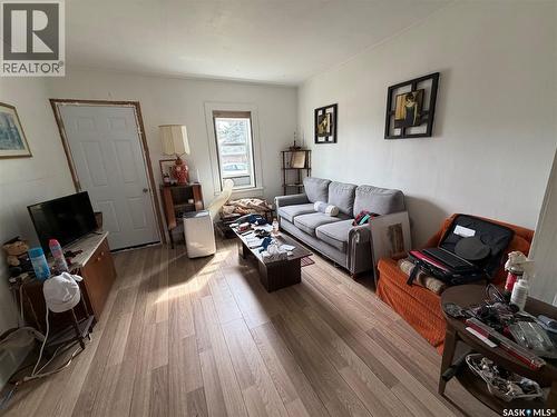 312 7Th Avenue E, Melville, SK - Indoor Photo Showing Living Room