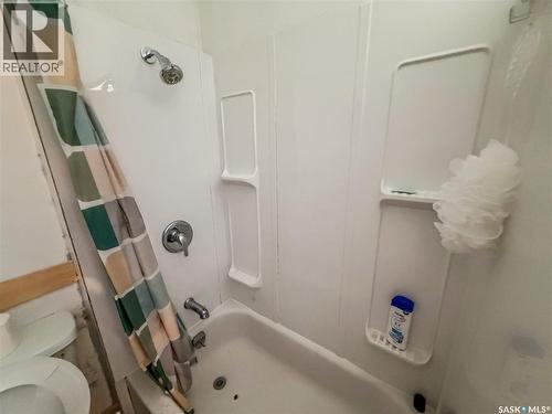 312 7Th Avenue E, Melville, SK - Indoor Photo Showing Bathroom