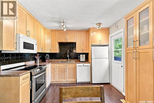 317 Simon Fraser Crescent, Saskatoon, SK - Indoor Photo Showing Kitchen