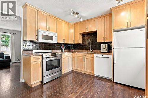317 Simon Fraser Crescent, Saskatoon, SK - Indoor Photo Showing Kitchen