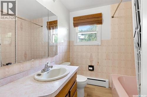 616 Broadway Avenue E, Regina, SK - Indoor Photo Showing Bathroom