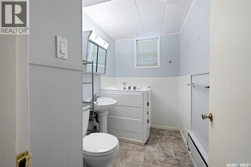 616 Broadway Avenue E, Regina, SK - Indoor Photo Showing Bathroom