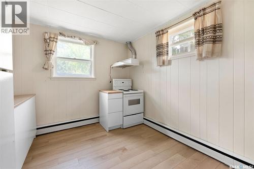 616 Broadway Avenue E, Regina, SK - Indoor Photo Showing Laundry Room