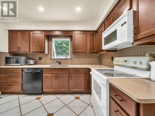 3079 Bartholomew Crescent, Mississauga, ON - Indoor Photo Showing Kitchen