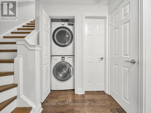 3079 Bartholomew Crescent, Mississauga, ON - Indoor Photo Showing Laundry Room