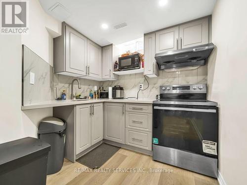 3079 Bartholomew Crescent, Mississauga, ON - Indoor Photo Showing Kitchen