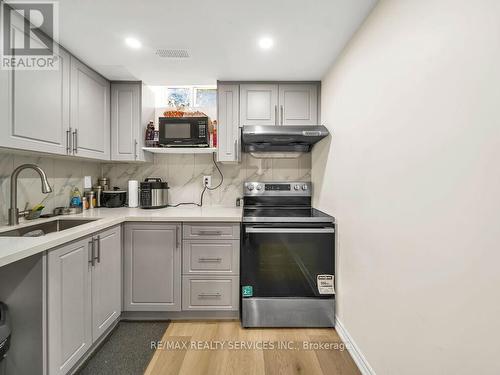 3079 Bartholomew Crescent, Mississauga, ON - Indoor Photo Showing Kitchen