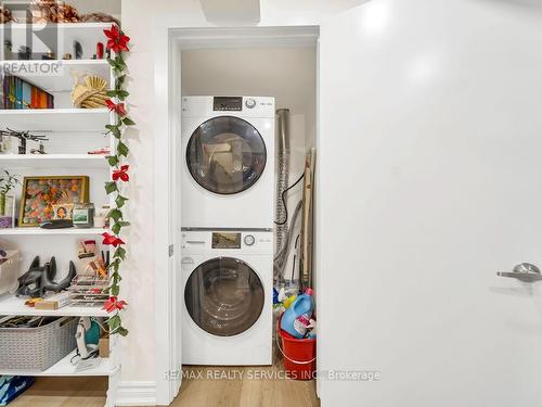 3079 Bartholomew Crescent, Mississauga, ON - Indoor Photo Showing Laundry Room