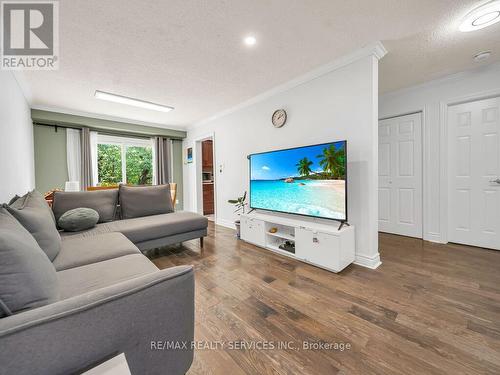 3079 Bartholomew Crescent, Mississauga, ON - Indoor Photo Showing Living Room