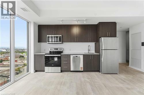 2782 Barton Street E Unit# 1406, Hamilton, ON - Indoor Photo Showing Kitchen