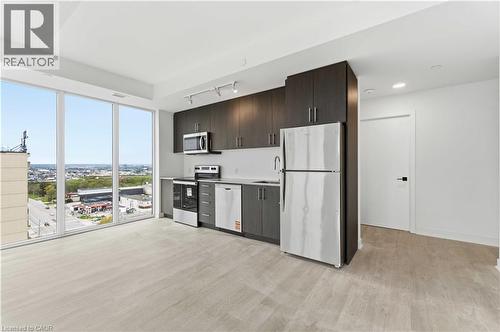 2782 Barton Street E Unit# 1406, Hamilton, ON - Indoor Photo Showing Kitchen