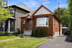 35 BARONS AVENUE S  Hamilton, ON L8K 2Y1