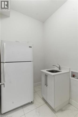 2000 Maddex Way, London, ON - Indoor Photo Showing Other Room