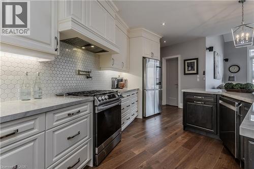 72 Pond View Gate, Waterdown, ON - Indoor Photo Showing Kitchen With Upgraded Kitchen