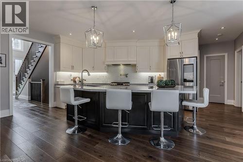 72 Pond View Gate, Waterdown, ON - Indoor Photo Showing Kitchen With Upgraded Kitchen