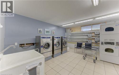 24 Midland Drive Unit# 403, Kitchener, ON - Indoor Photo Showing Laundry Room