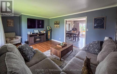 045090 Highway 562, Timiskaming (Tim - Outside - Rural), ON - Indoor Photo Showing Living Room