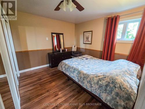 045090 Highway 562, Timiskaming (Tim - Outside - Rural), ON - Indoor Photo Showing Bedroom