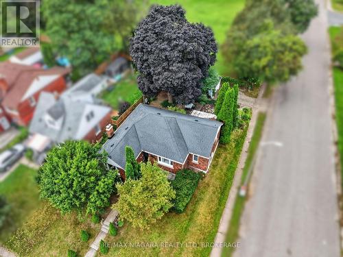 5735 HANAN AVENUE  Niagara Falls (Hospital), ON L2G 4E8