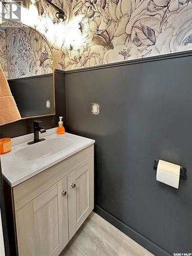 219 4Th Avenue, Whitewood, SK - Indoor Photo Showing Bathroom