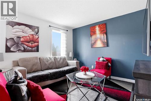 468 Berini Drive, Saskatoon, SK - Indoor Photo Showing Living Room