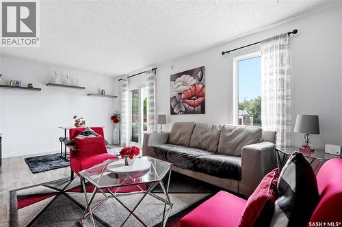 468 Berini Drive, Saskatoon, SK - Indoor Photo Showing Living Room