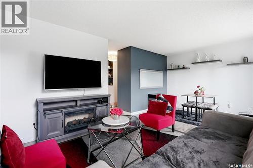 468 Berini Drive, Saskatoon, SK - Indoor Photo Showing Living Room