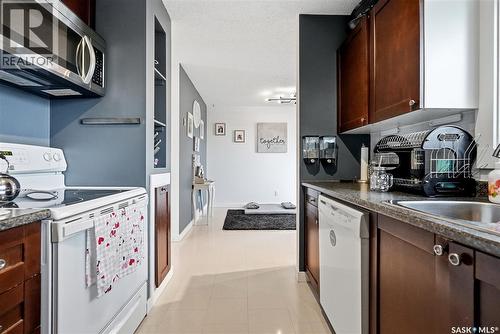 468 Berini Drive, Saskatoon, SK - Indoor Photo Showing Kitchen