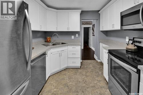 310 J Avenue N, Saskatoon, SK - Indoor Photo Showing Kitchen With Stainless Steel Kitchen With Double Sink