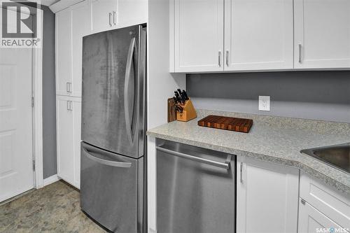 310 J Avenue N, Saskatoon, SK - Indoor Photo Showing Kitchen