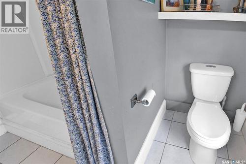 310 J Avenue N, Saskatoon, SK - Indoor Photo Showing Bathroom