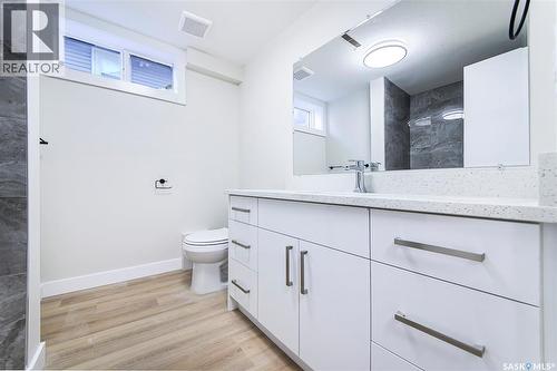 451 R Avenue S, Saskatoon, SK - Indoor Photo Showing Bathroom