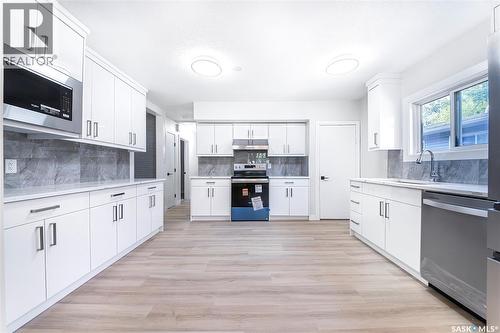 451 R Avenue S, Saskatoon, SK - Indoor Photo Showing Kitchen With Upgraded Kitchen