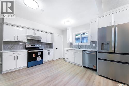 451 R Avenue S, Saskatoon, SK - Indoor Photo Showing Kitchen