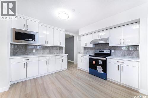 451 R Avenue S, Saskatoon, SK - Indoor Photo Showing Kitchen