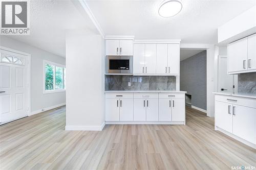 451 R Avenue S, Saskatoon, SK - Indoor Photo Showing Kitchen