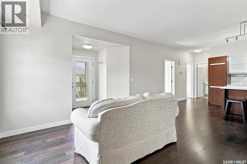 106 2315 Mcclocklin Road, Saskatoon, SK - Indoor Photo Showing Living Room